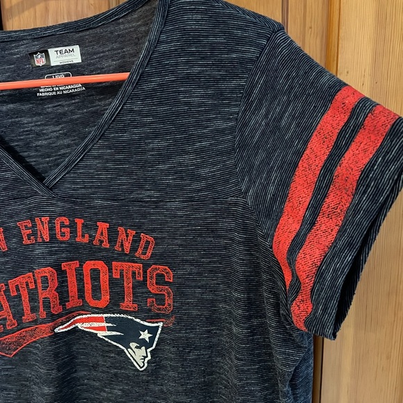 NFL Team Apparel New England Patriots Blue Heathered V-Neck T - Shirt - Picture 3 of 11